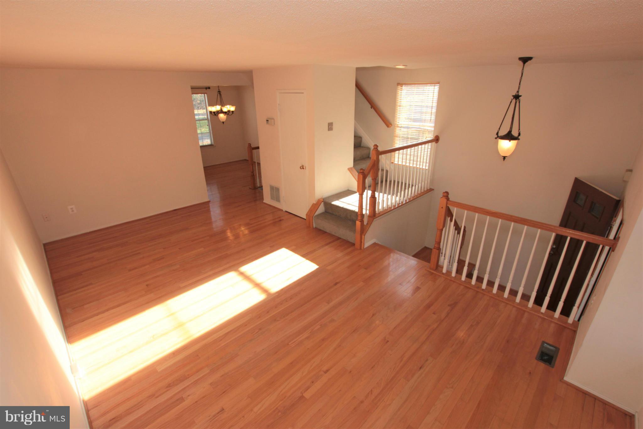 2470 Ridgehampton Court Reston, VA 20191 - Photo 4 of 25 Living Room