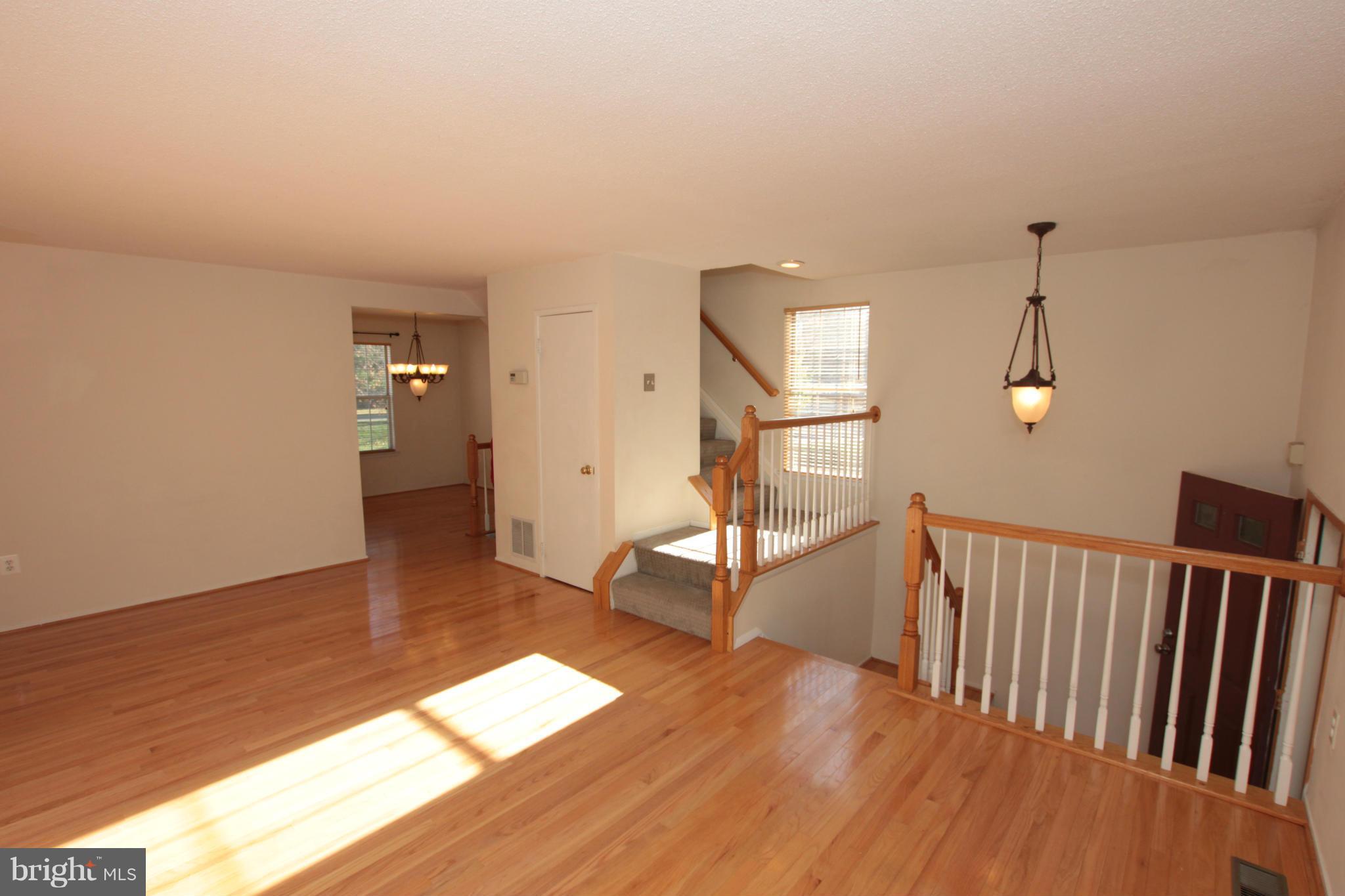 2470 Ridgehampton Court Reston, VA 20191 - Photo 5 of 25 Living Room