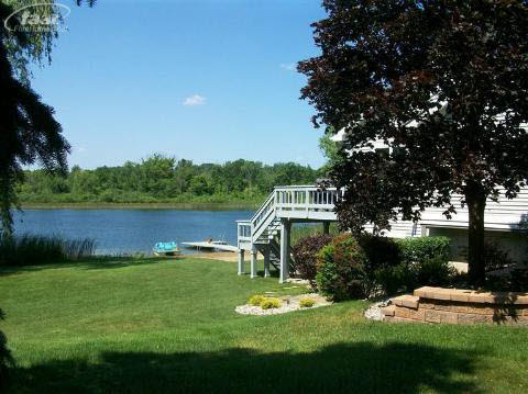 1045 Petts Road Fenton, MI 48430 - Photo 3 of 38 20279319-2.JPG