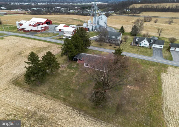 $355,000 | 762 Sand Hill Road, Selinsgrove, PA 17870