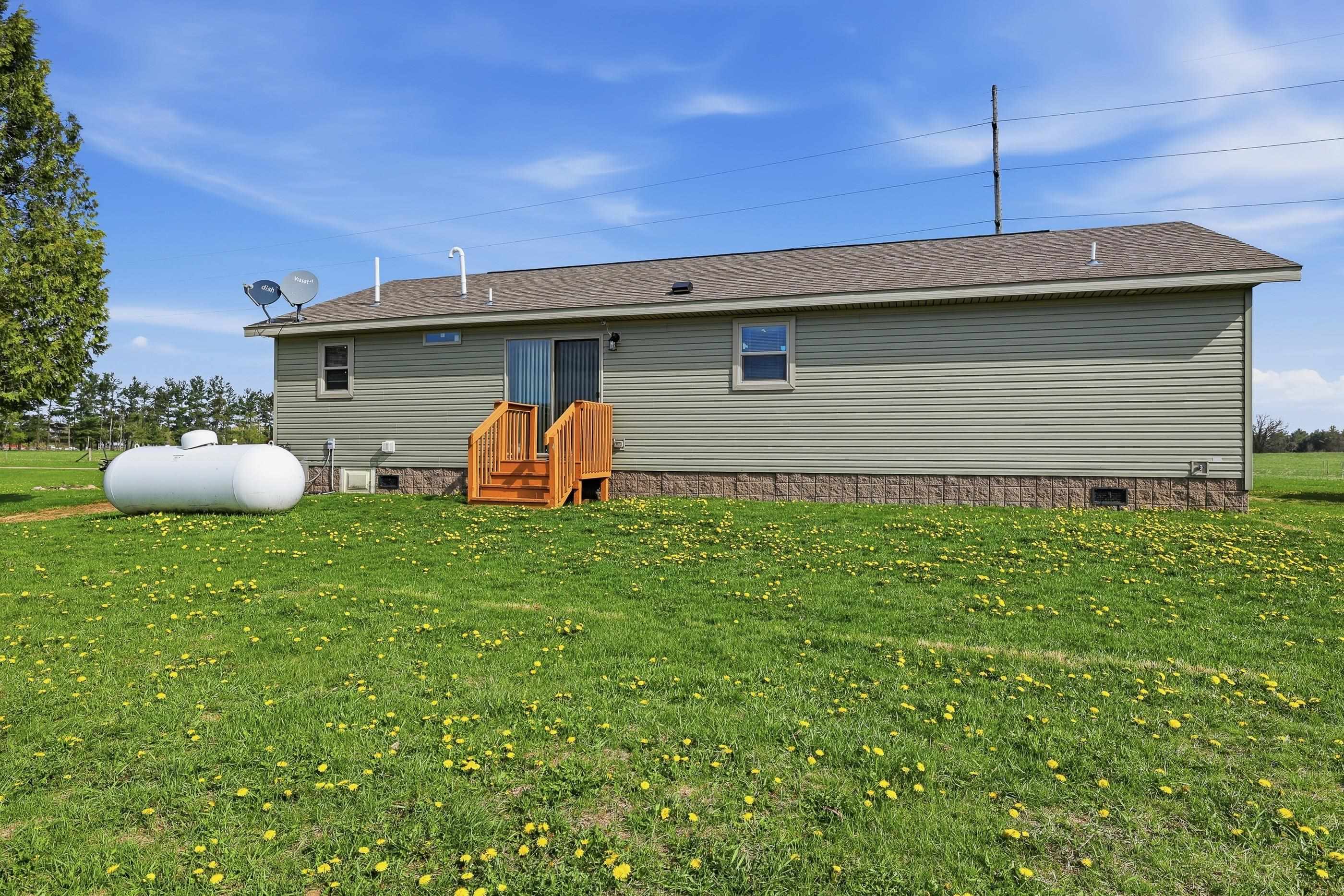 E2902 Wasrud Road Iola, WI 54945 - Photo 4 of 38