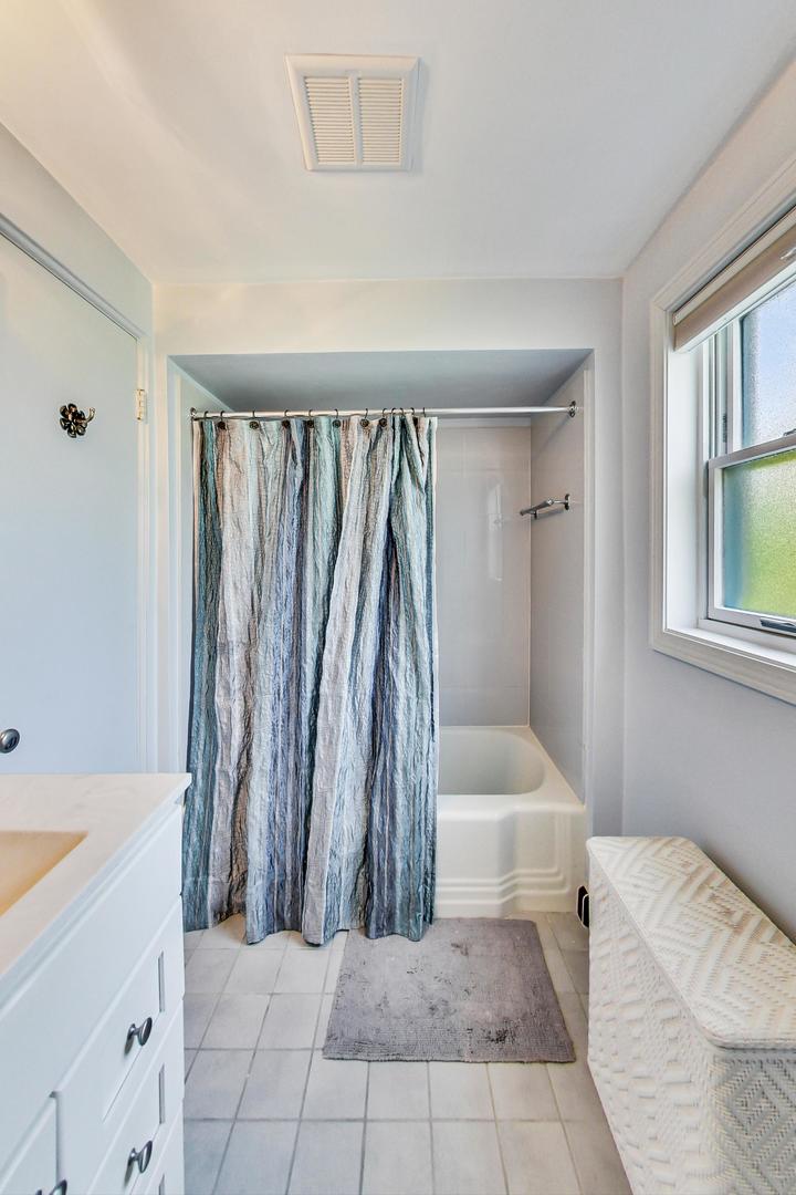 8652 East Prairie Road Skokie, IL 60076 - Photo 17 of 25 Gallery Image 17
