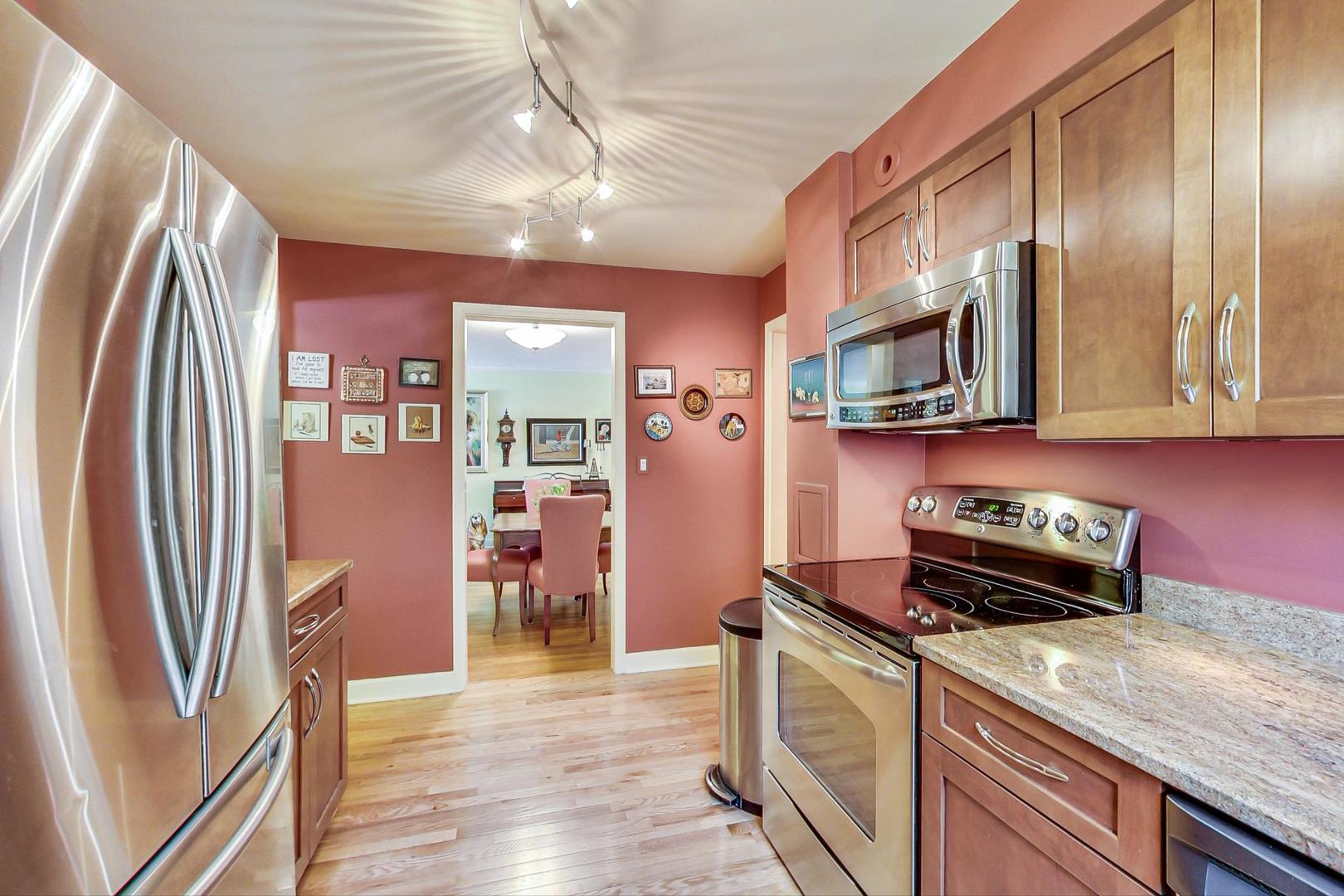 8652 East Prairie Road Skokie, IL 60076 - Photo 8 of 25 Gallery Image 8