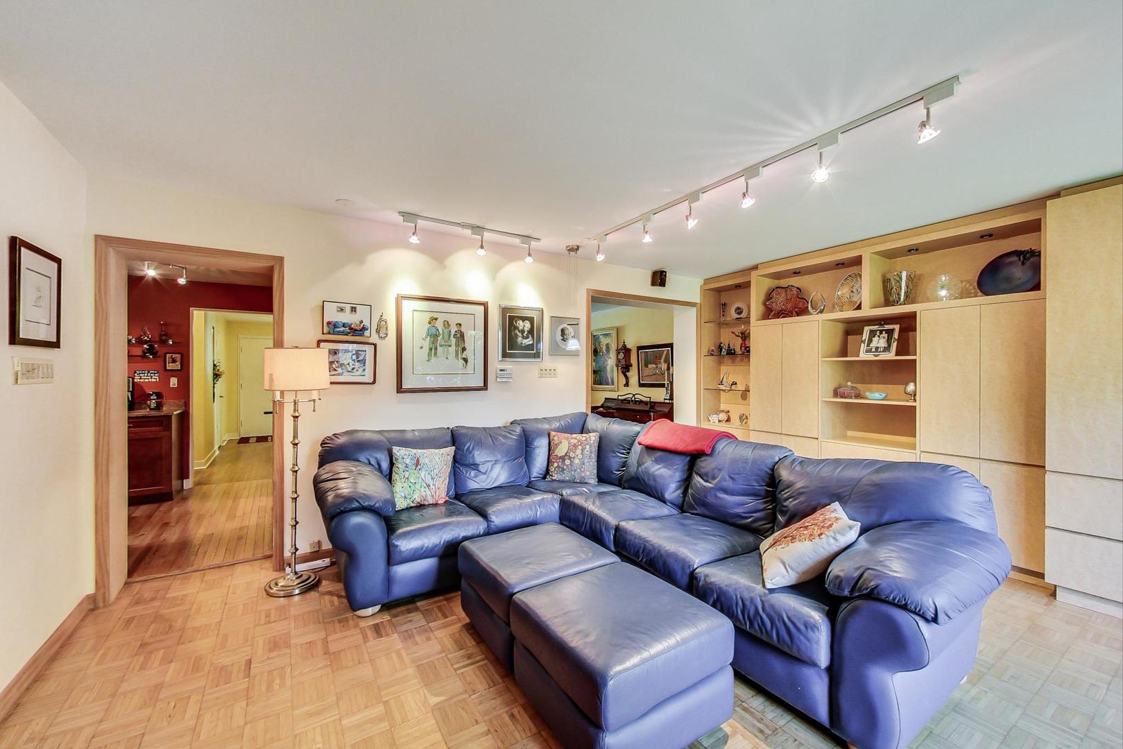8652 East Prairie Road Skokie, IL 60076 - Photo 9 of 25 Gallery Image 9