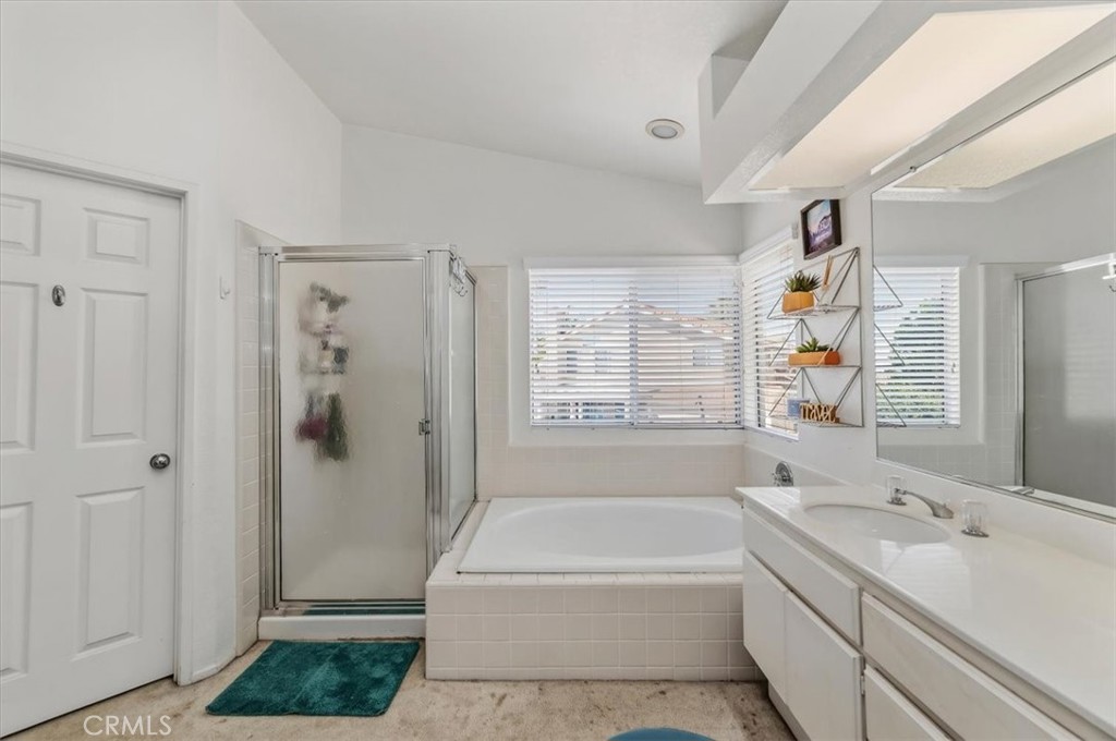 352 Leafwood Court Riverside, CA 92506 - Photo 29 of 42 a bathroom with a tub sink and mirror