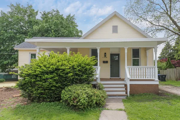 $150,000 | 1308 West Market Street, Bloomington, IL 61701