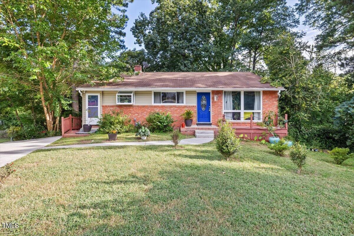 2100 Oakview Court Raleigh, NC 27604 - Photo 1 of 27 01-2100 Oakview-1