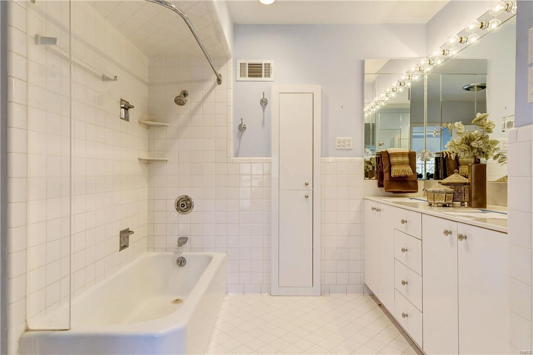 9701 Ladue Road Ladue, MO 63124 - Photo 15 of 33 Gallery Image 15