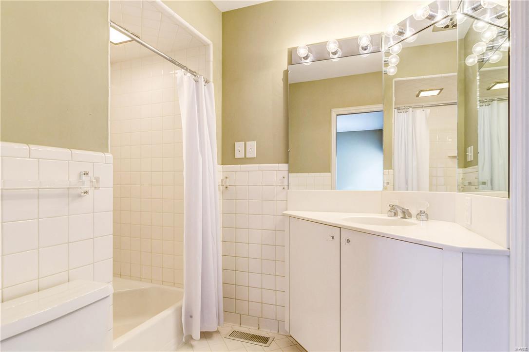 9701 Ladue Road Ladue, MO 63124 - Photo 21 of 33 Gallery Image 21