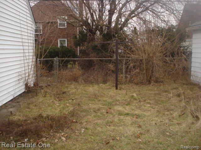 8055 Rolyat Street Detroit, MI 48234 - Photo 4 of 25 DSC05739