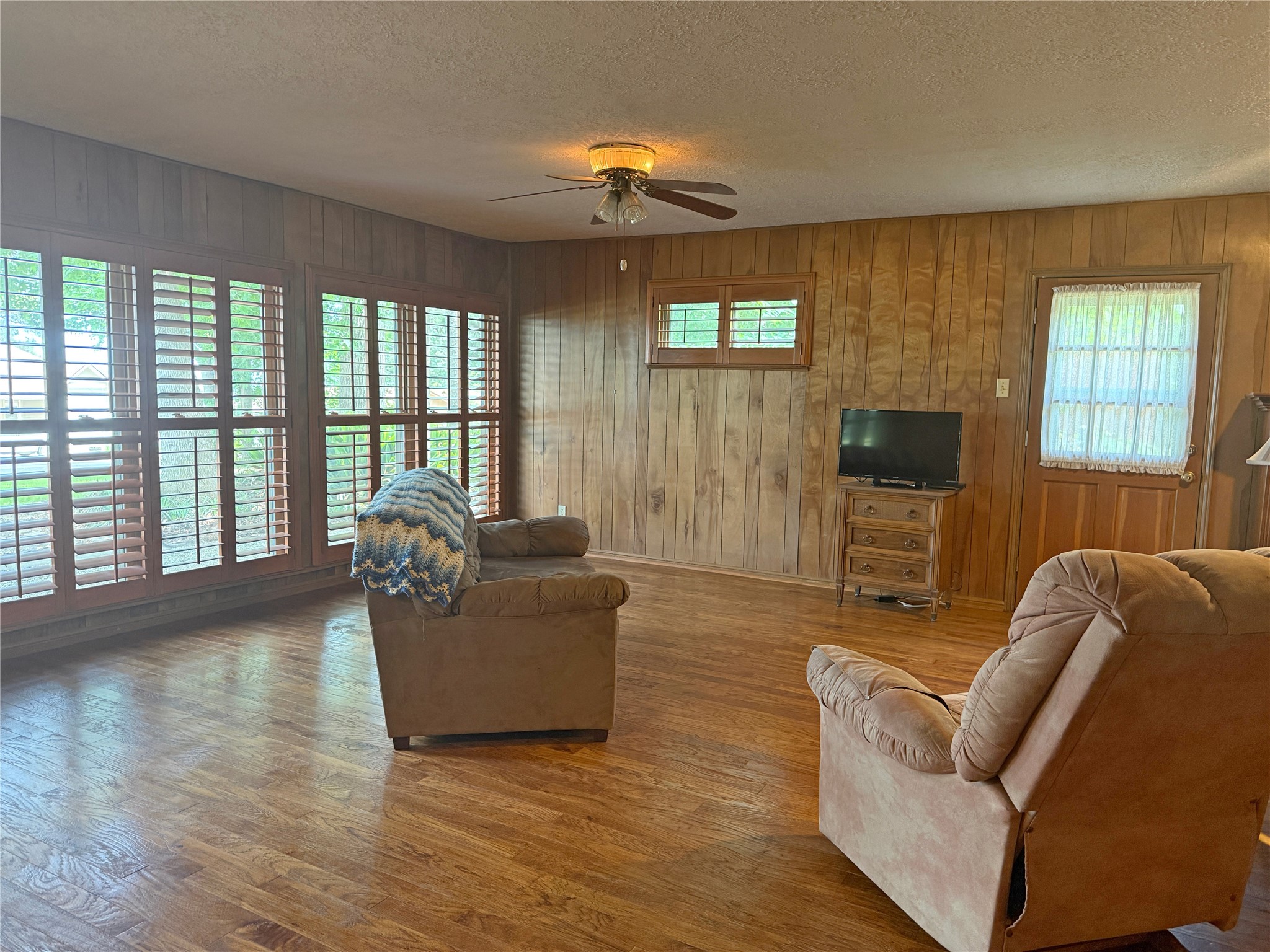 192 Sam Houston Loop Point Blank, TX 77364 - Photo 8 of 42 Natural light through the many windows!