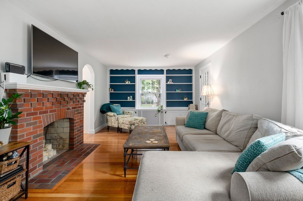 15 Westbrook Road Worcester, MA 01602 - Photo 3 of 22 Gallery Image 3