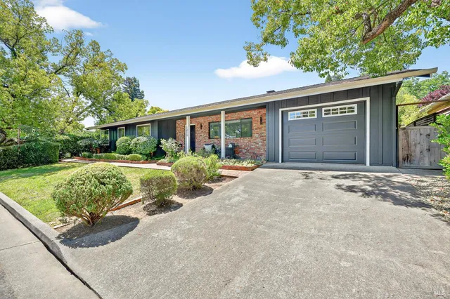 $1,325,000 | 1819 Spring Mountain Court, St. Helena, CA 94574