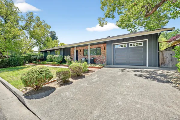 $1,325,000 | 1819 Spring Mountain Court, St. Helena, CA 94574