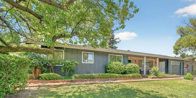 $1,325,000 | 1819 Spring Mountain Court, St. Helena, CA 94574