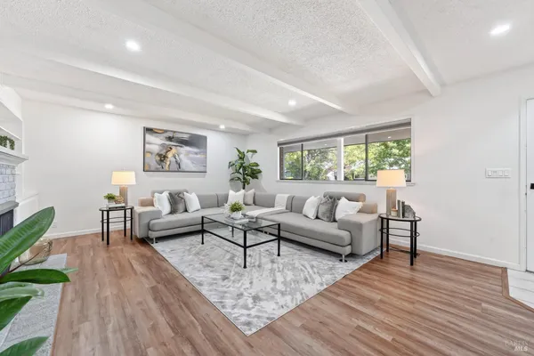 $1,325,000 | 1819 Spring Mountain Court, St. Helena, CA 94574