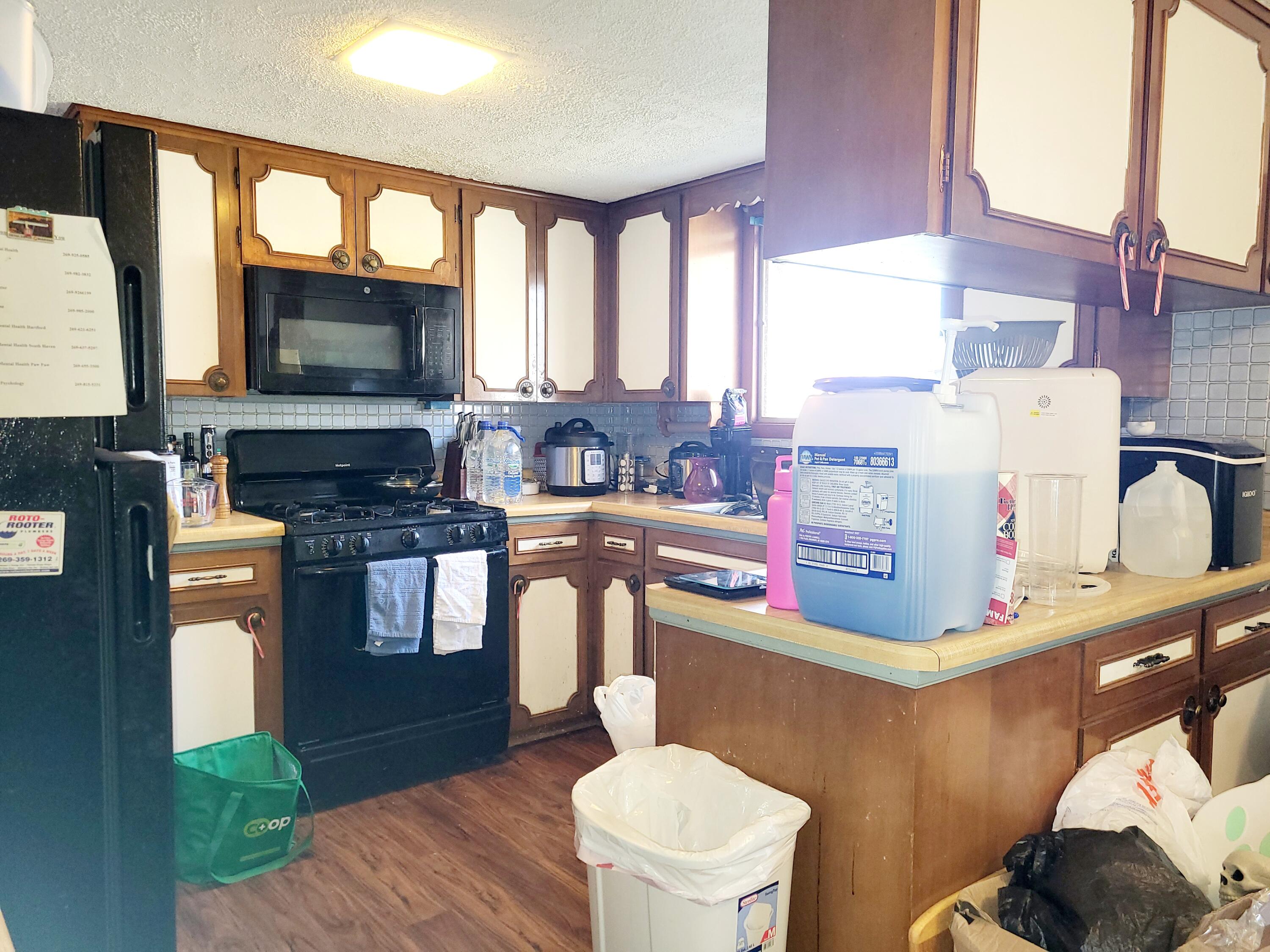560 Cherry Lane Decatur, MI 49045 - Photo 4 of 9 Kitchen