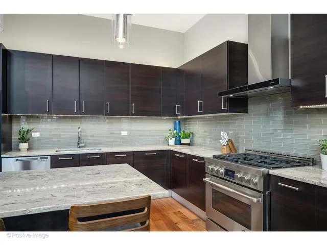 $1,495,000 | 18 North Carpenter Street, Unit PHN, Chicago, IL 60607