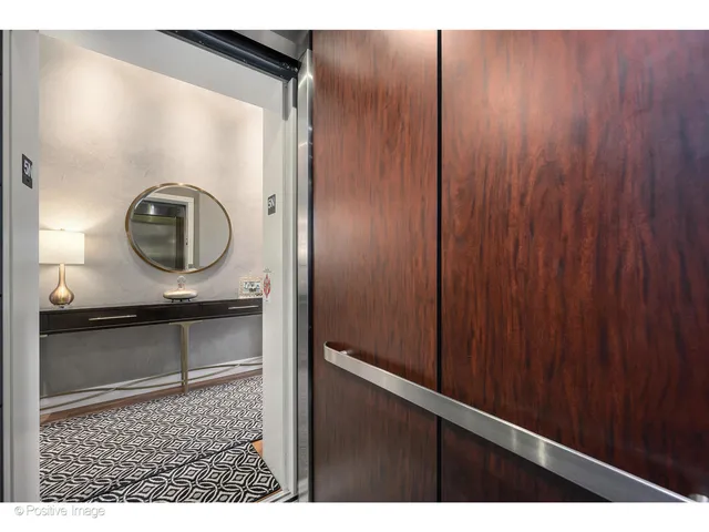 $1,495,000 | 18 North Carpenter Street, Unit PHN, Chicago, IL 60607