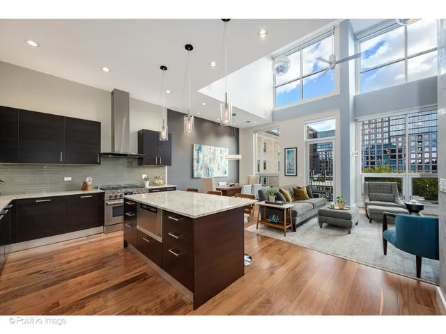 $1,495,000 | 18 North Carpenter Street, Unit PHN, Chicago, IL 60607