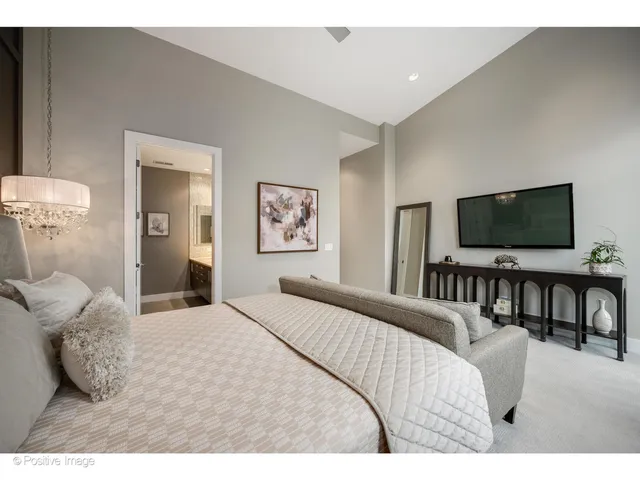 $1,495,000 | 18 North Carpenter Street, Unit PHN, Chicago, IL 60607