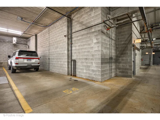 $1,495,000 | 18 North Carpenter Street, Unit PHN, Chicago, IL 60607