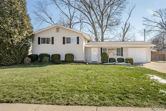 $310,000 | 2716 Arrow Heights Drive, Maryland Heights, MO 63043