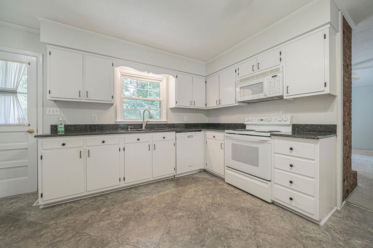 424 Chadwick Drive Raleigh, NC 27609 - Photo 8 of 30 Photo 8