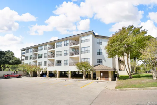 $475,000 | 401 West Lincoln Street, Unit A101, New Braunfels, TX 78130