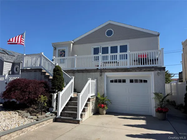 $2,600 | 560 West Chester Street, Unit LOWR, Long Beach, NY 11561