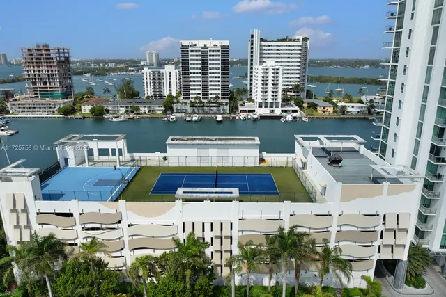 a view of entryway front of house