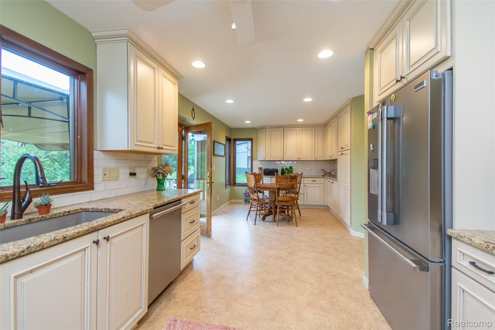 6470 Hartland Road Fenton, MI 48430 - Photo 19 of 39 DSC_7817.jpg