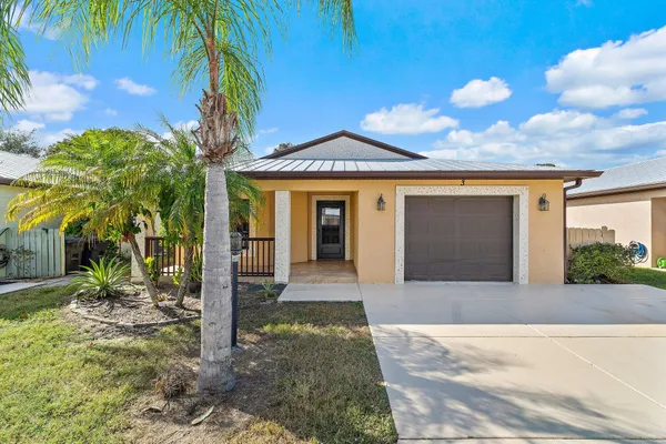 $179,800 | 3 South Granada Lane, Port St. Lucie, FL 34952