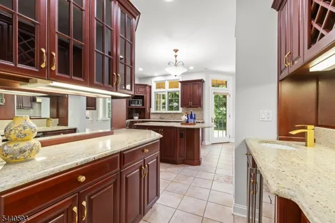 $1,950,000 | 33 Fox Run, North Caldwell, NJ 07006