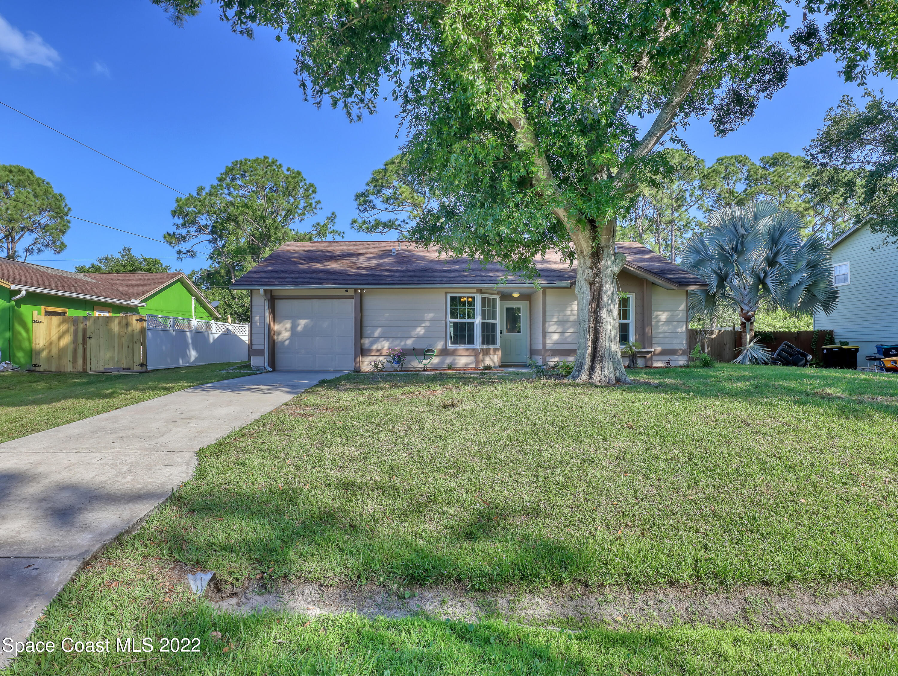 484 Warrington Road Southwest Palm Bay, FL 32908 - Photo 1 of 28 484 Warrington (1)