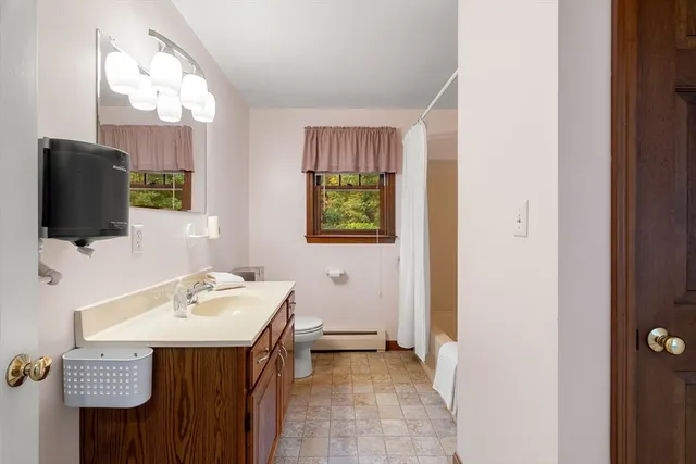 $875,000 | 1 Tuxbury Lane, Amesbury, MA 01913