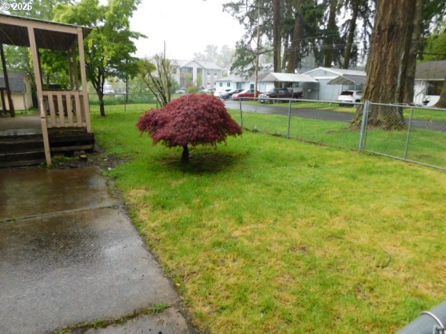 406 Chicago Street Northeast Albany, OR 97321 - Photo 3 of 19