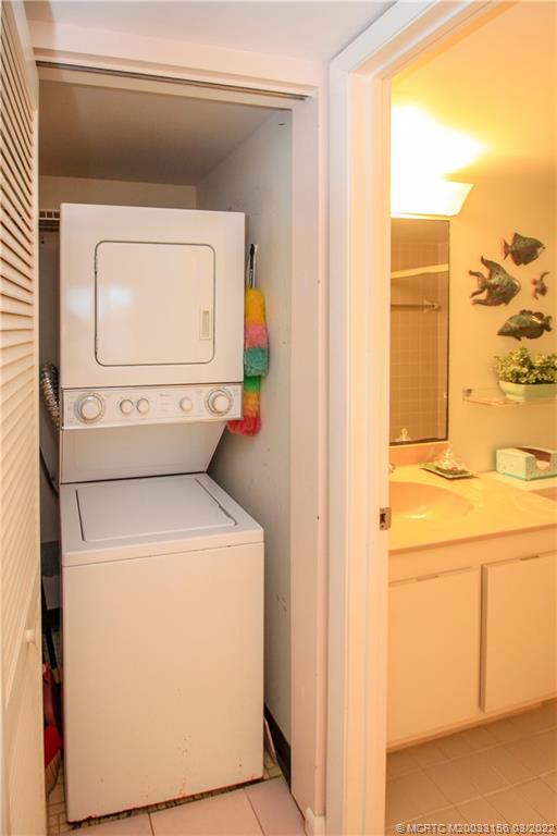 4440 Northeast Sandpebble Trace, Unit 403 Jensen Beach, FL 34957 - Photo 22 of 31 a utility room with dryer and washer