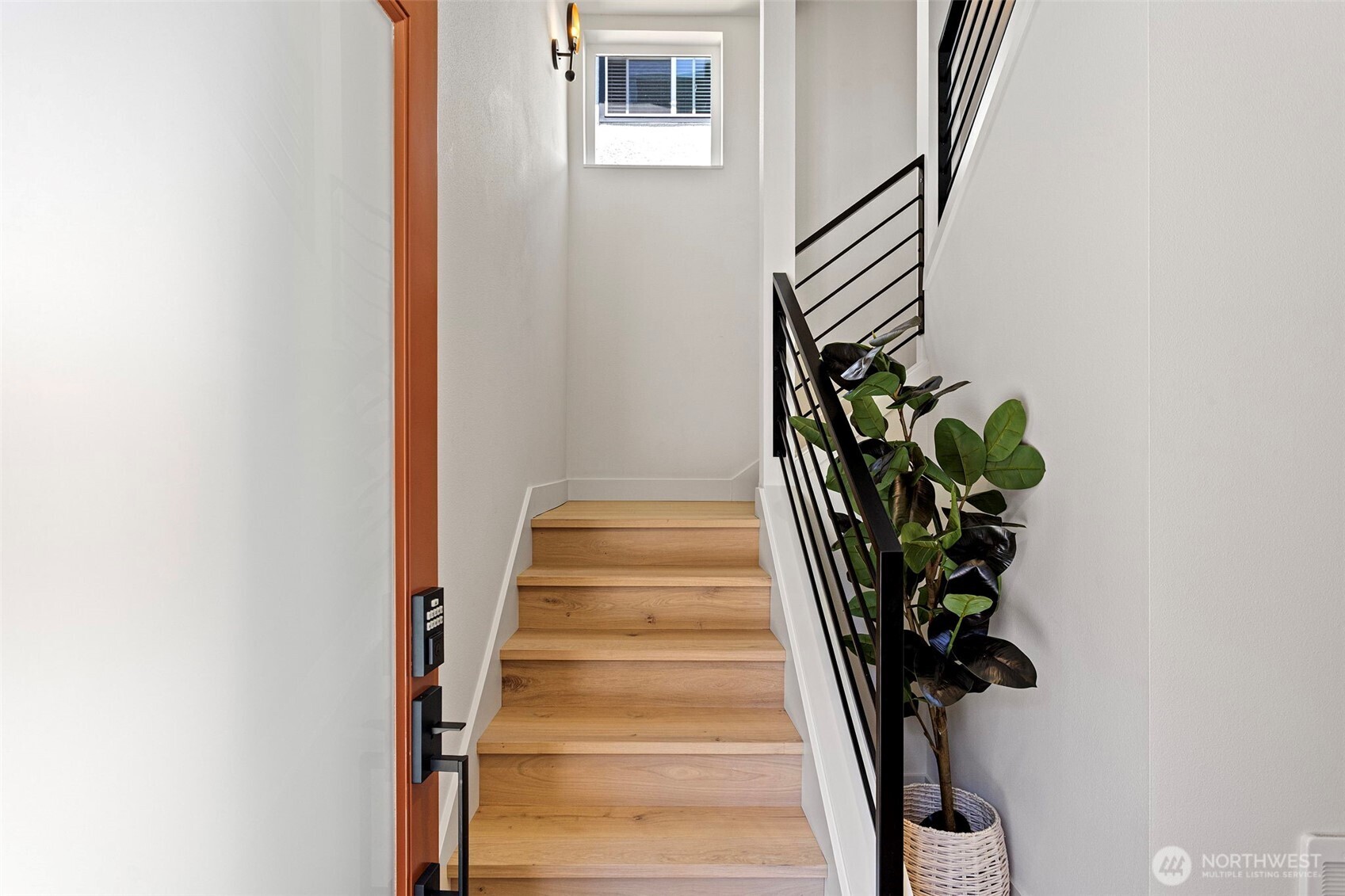 4430 Dayton Avenue North Seattle, WA 98103 - Photo 2 of 39