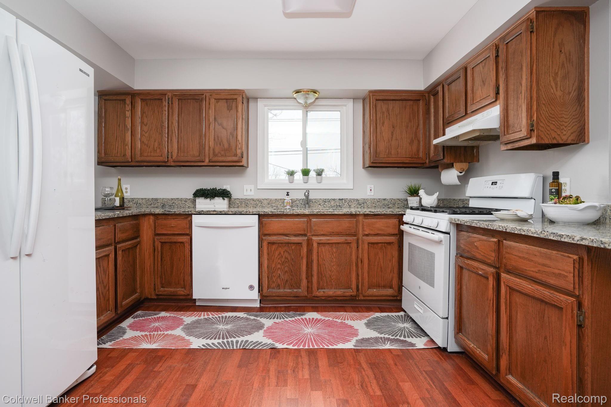 10-web-or-mls-916-Dickson-Ln-10.jpg