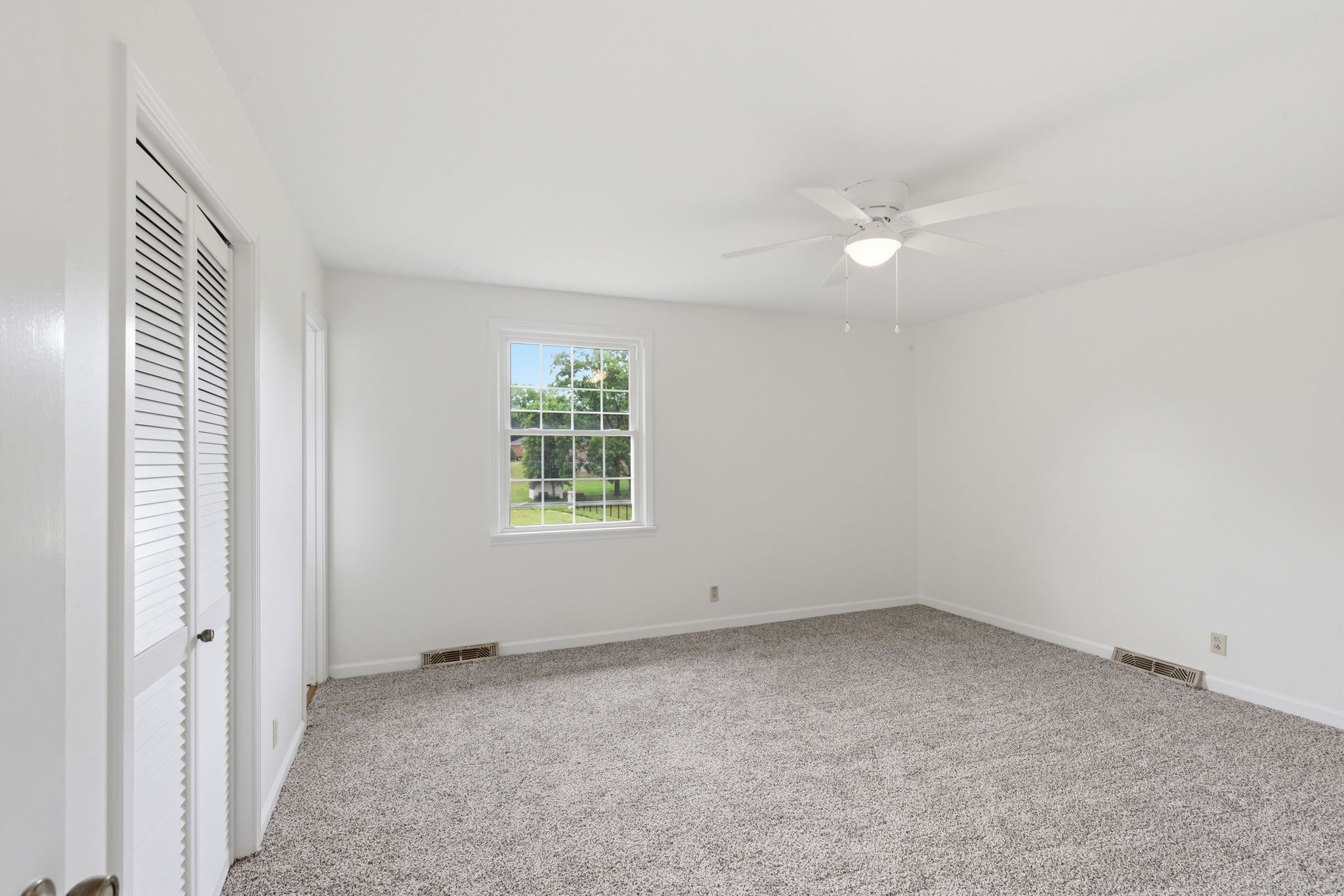 213 Rising Sun Lane Old Hickory, TN 37138 - Photo 20 of 37 an empty room with windows