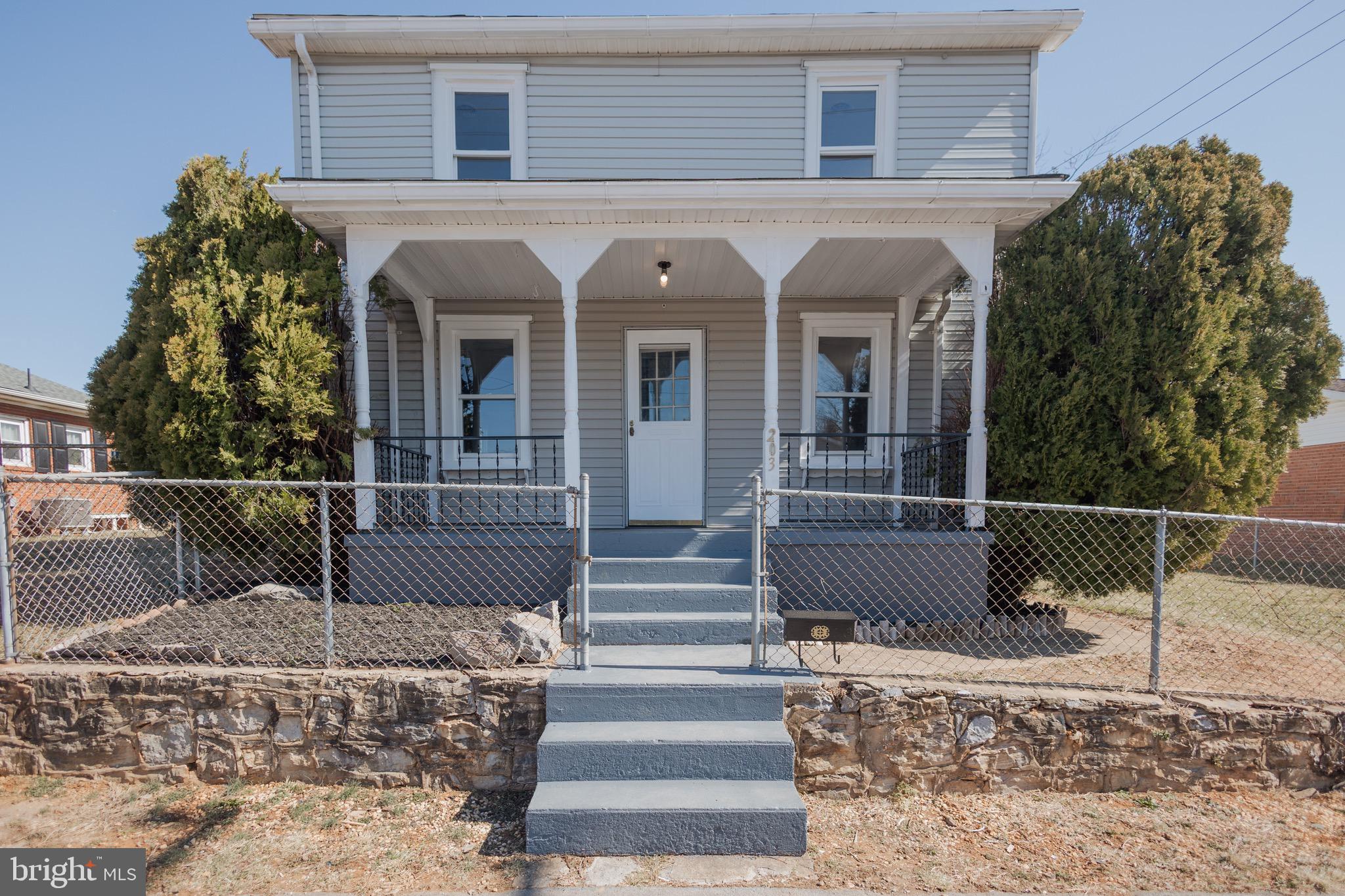 203 South George Street Ranson, WV 25438 - Photo 2 of 39