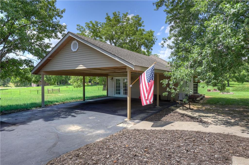 1426 East State Line Road Baxter Springs, KS 66713 - Photo 22 of 71