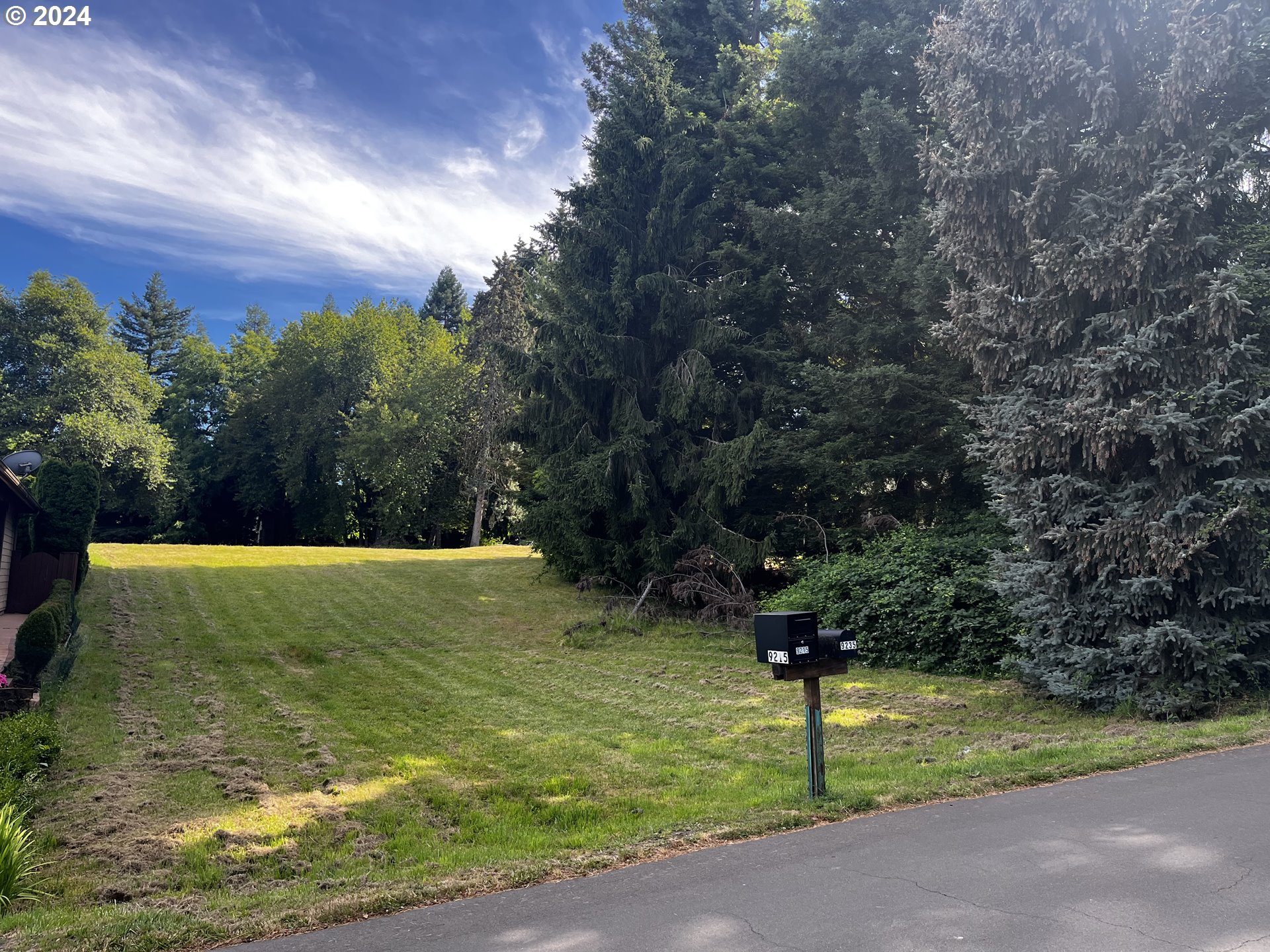 9270 Southwest Edgewood Street Portland, OR 97223 - Photo 8 of 12