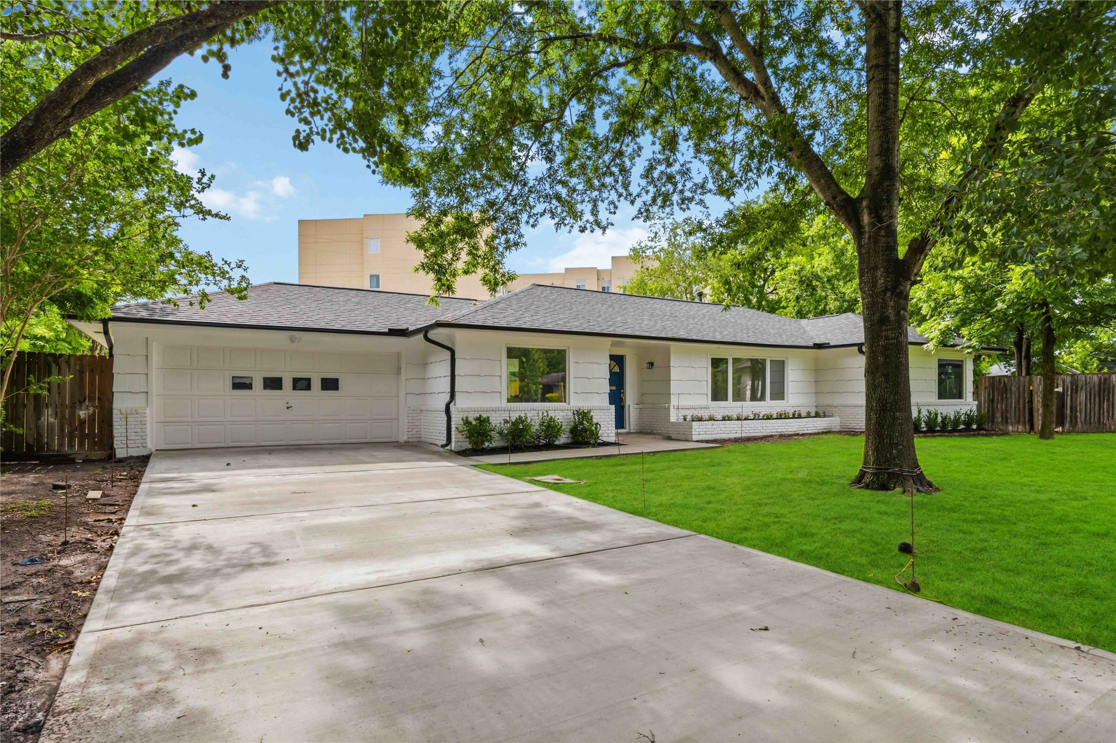 8419 Bluegate Court Houston, TX 77025 - Photo 2 of 22