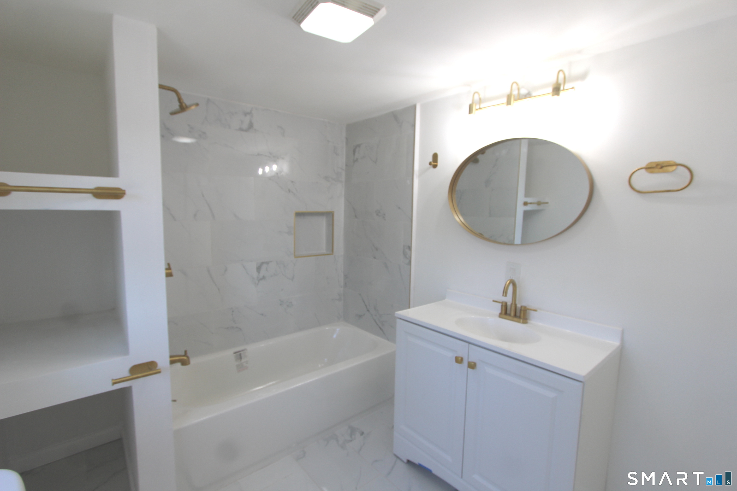 52 Glen Haven Road New Haven, CT 06513 - Photo 14 of 15 a bathroom with a sink mirror vanity and bathtub