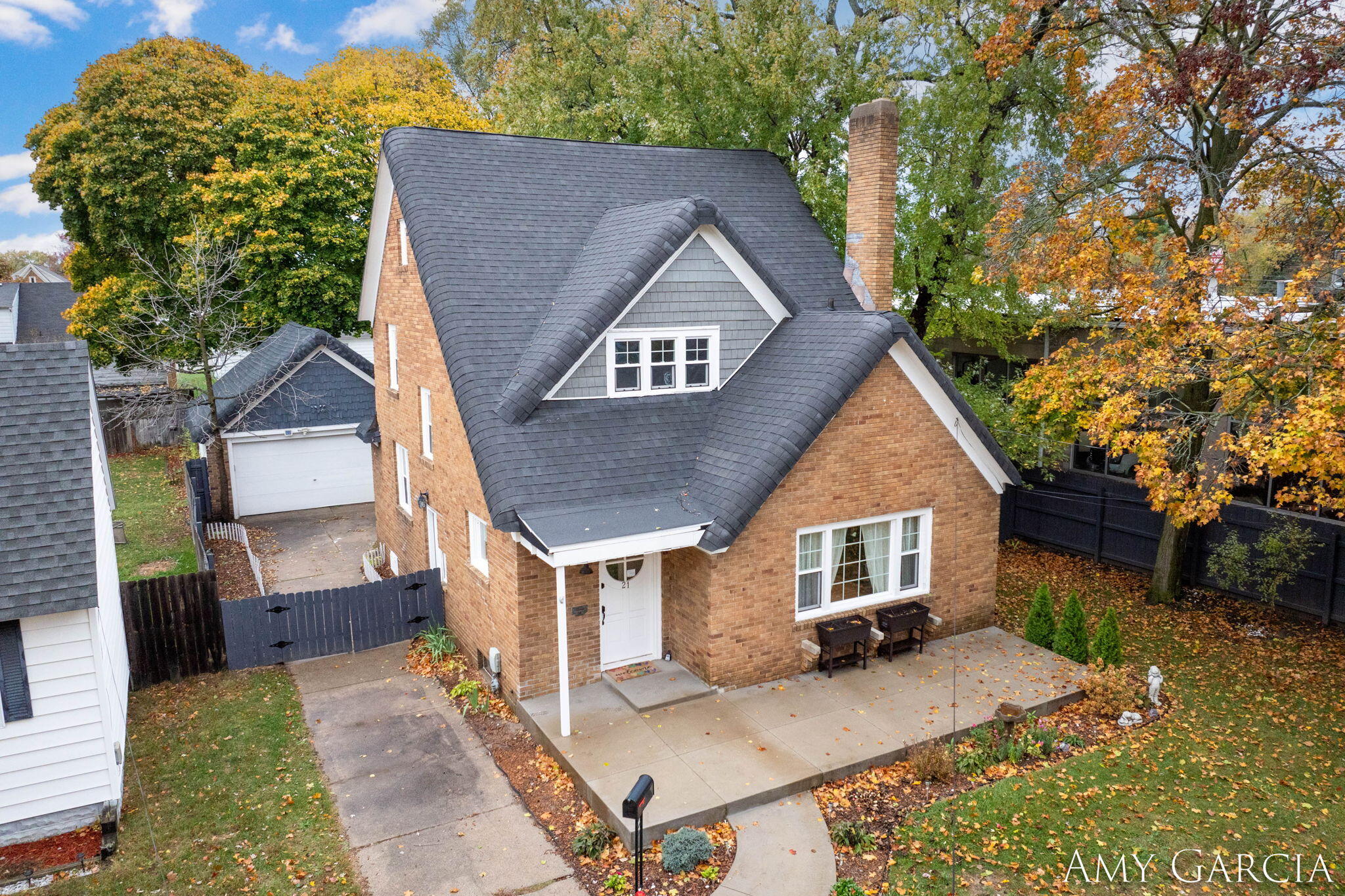 21 Manchester Road Southwest Grand Rapids, MI 49548 - Photo 2 of 65 1-web-or-mls-21-manchester-rd-sw