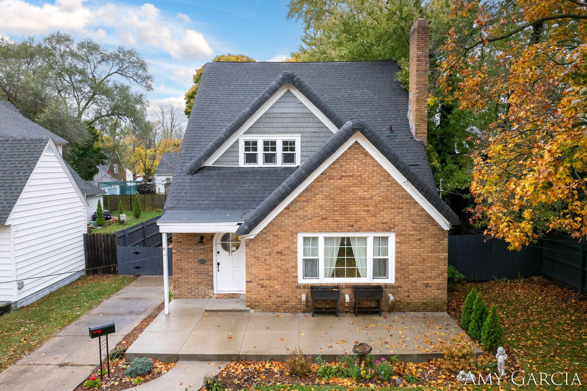 21 Manchester Road Southwest Grand Rapids, MI 49548 - Photo 3 of 65 3-web-or-mls-21-manchester-rd-sw