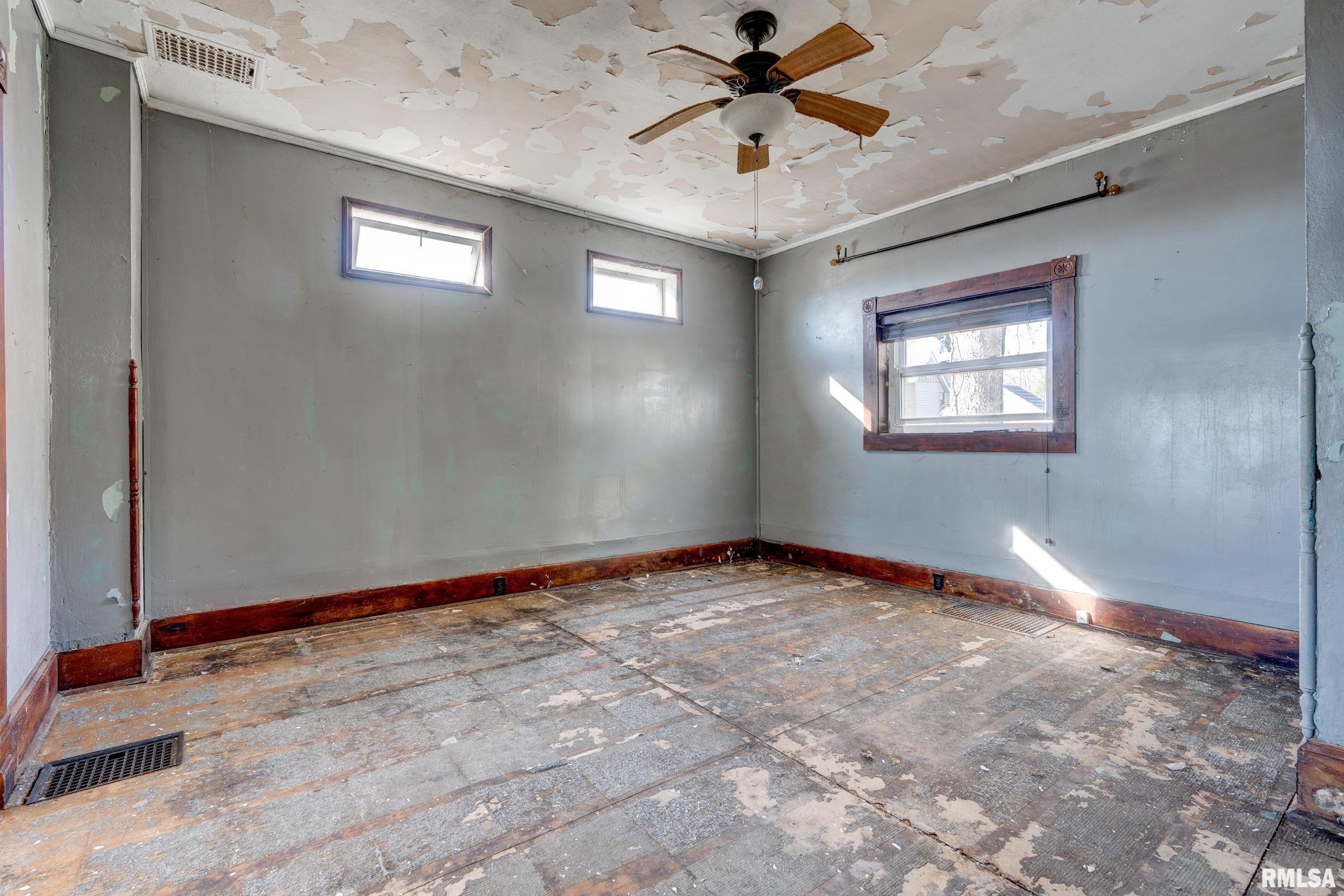 624 West Front Street Buffalo, IA 52728 - Photo 13 of 40