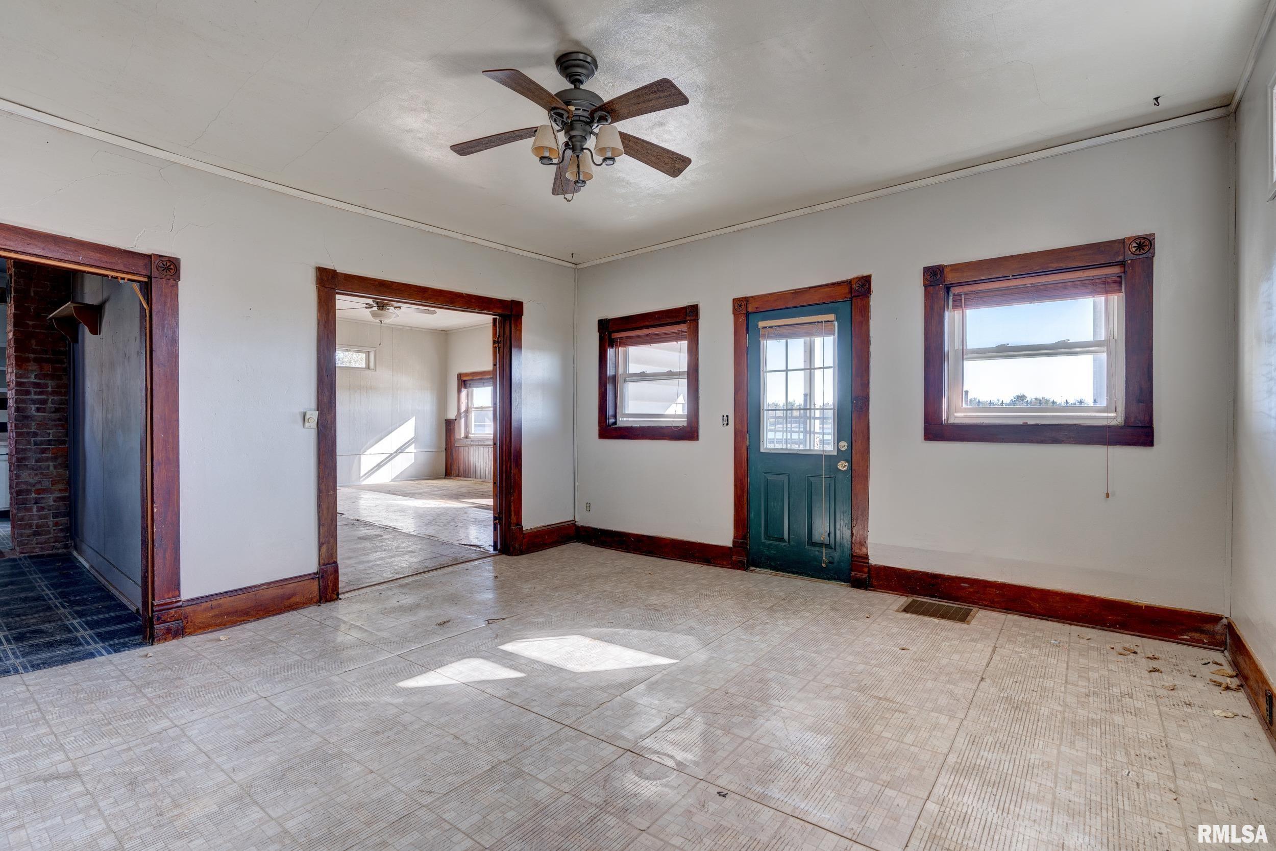 624 West Front Street Buffalo, IA 52728 - Photo 6 of 40